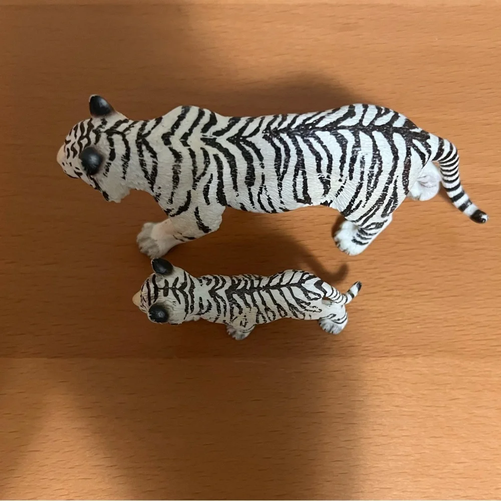 White tiger Adult and Cub